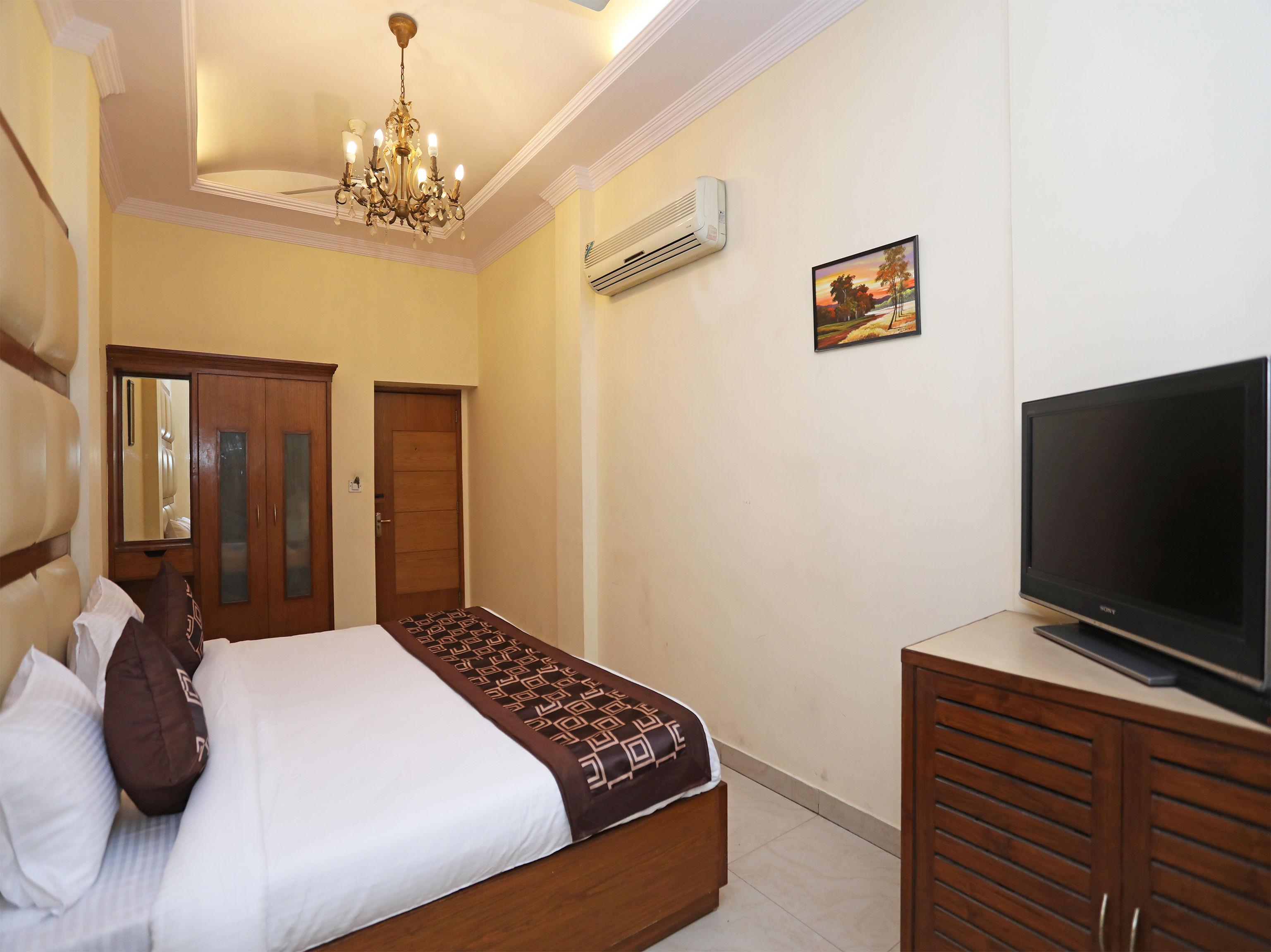 Capital O 10750 Hotel Vivek Nova Deli Exterior foto