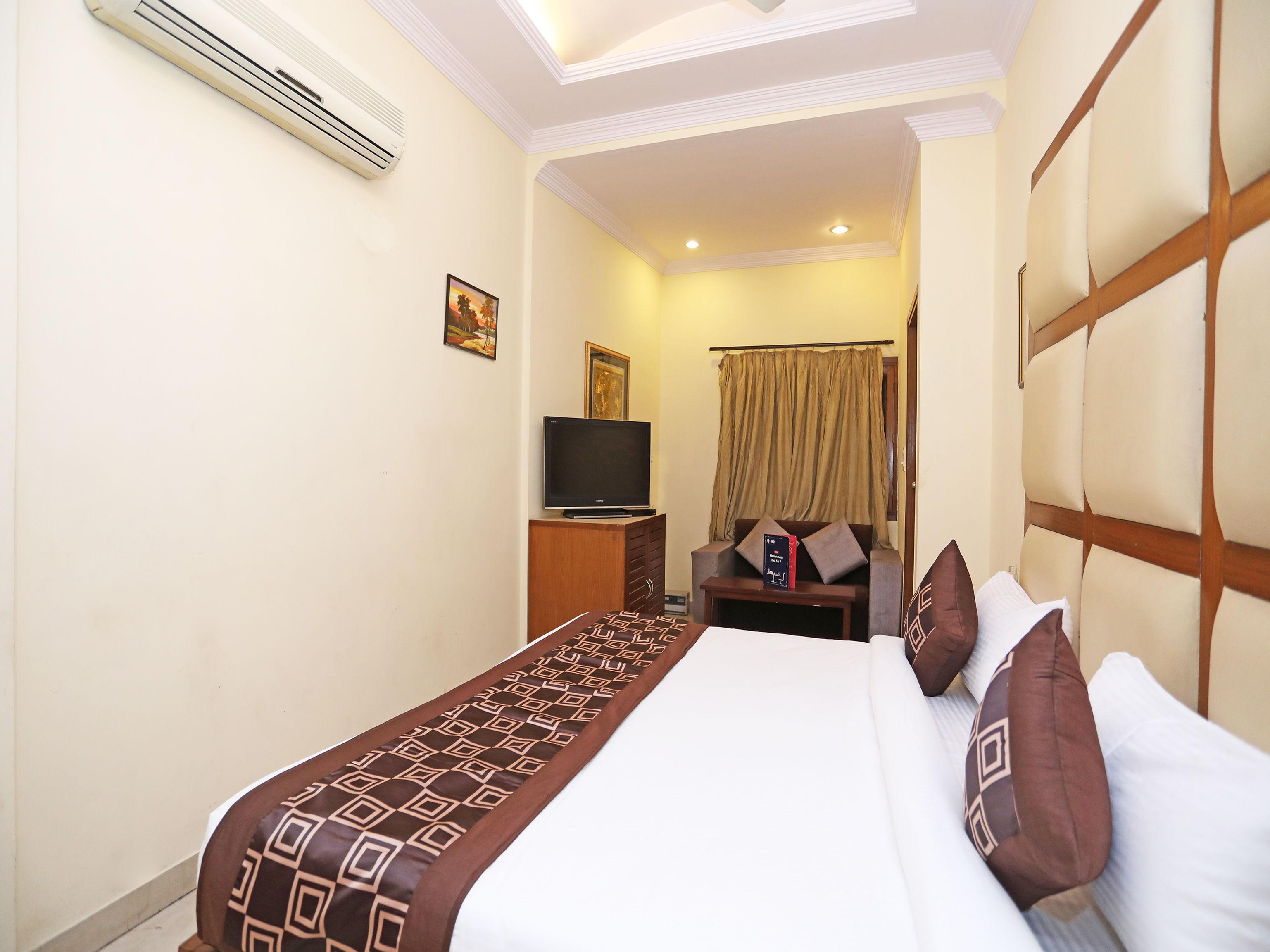 Capital O 10750 Hotel Vivek Nova Deli Exterior foto