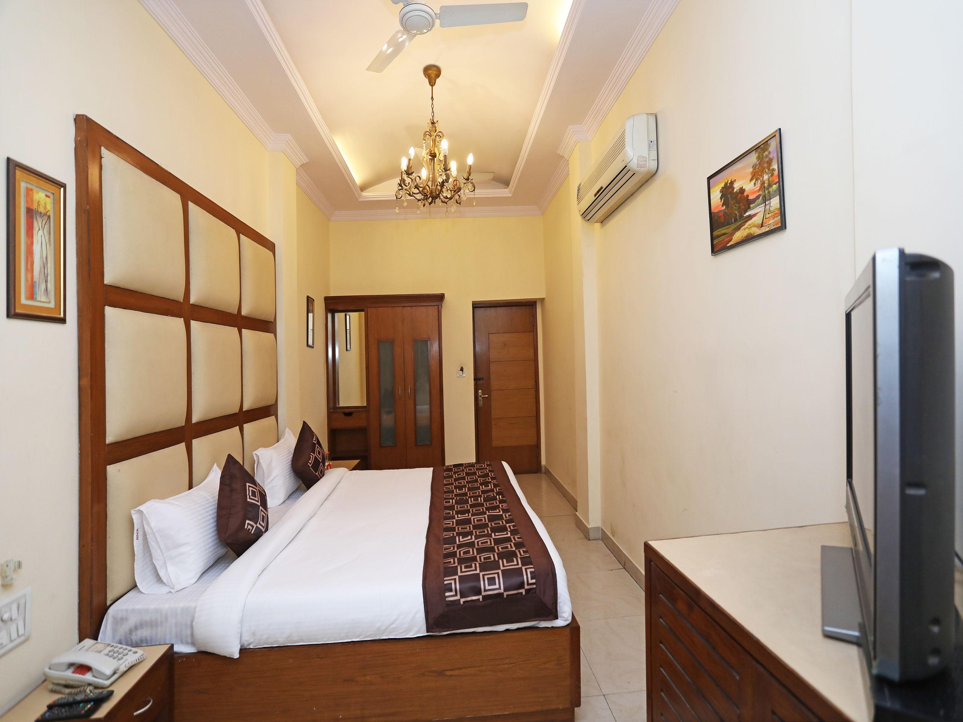 Capital O 10750 Hotel Vivek Nova Deli Exterior foto