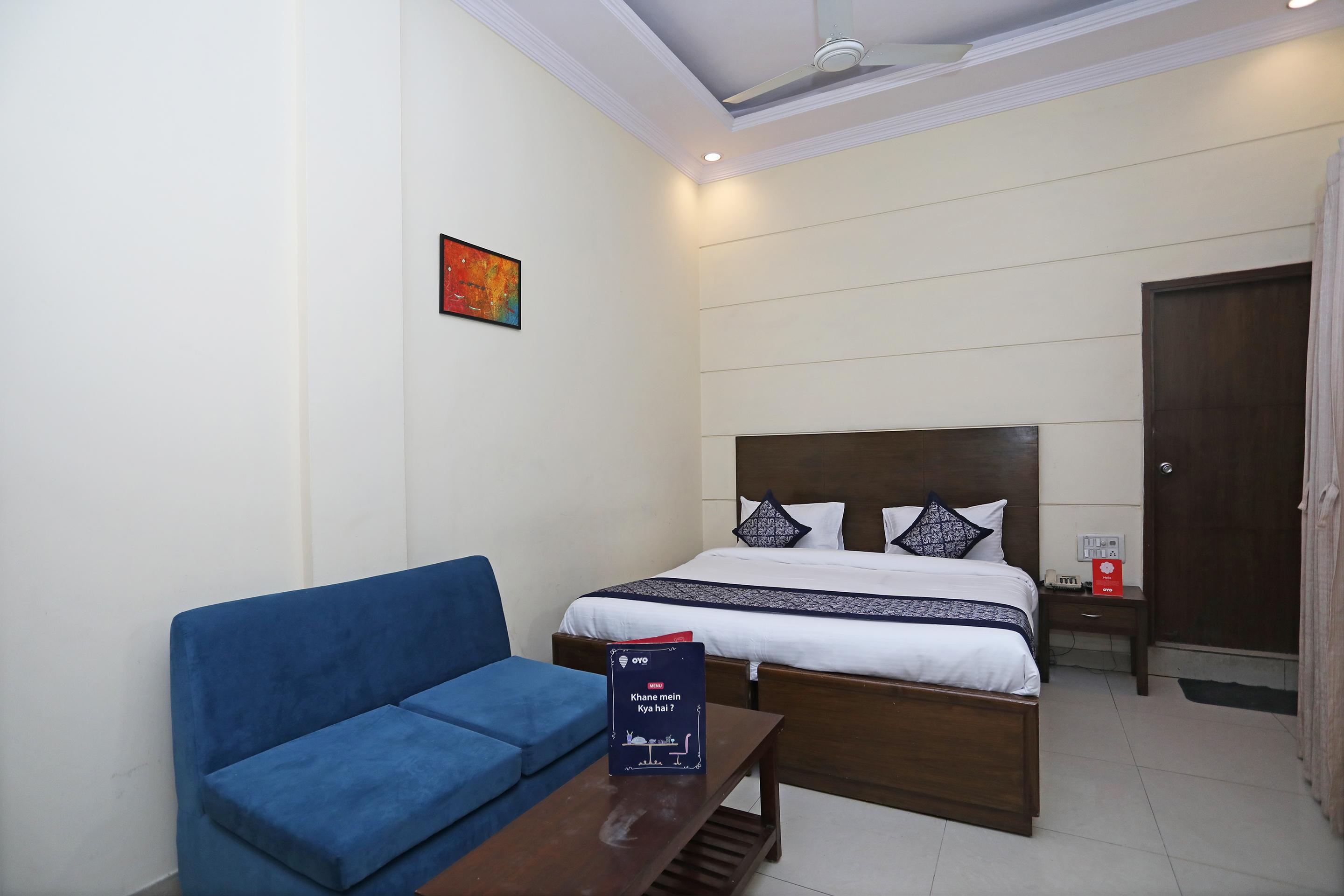 Capital O 10750 Hotel Vivek Nova Deli Exterior foto
