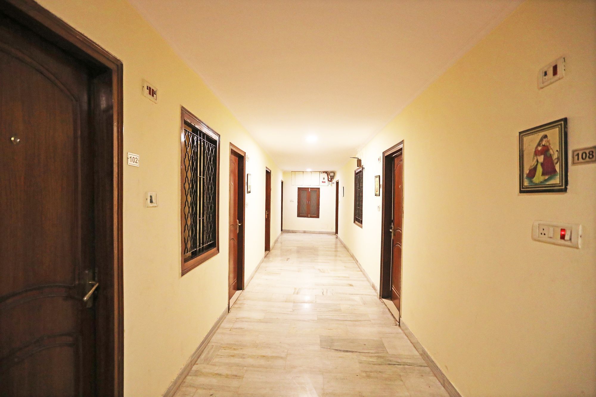 Capital O 10750 Hotel Vivek Nova Deli Exterior foto
