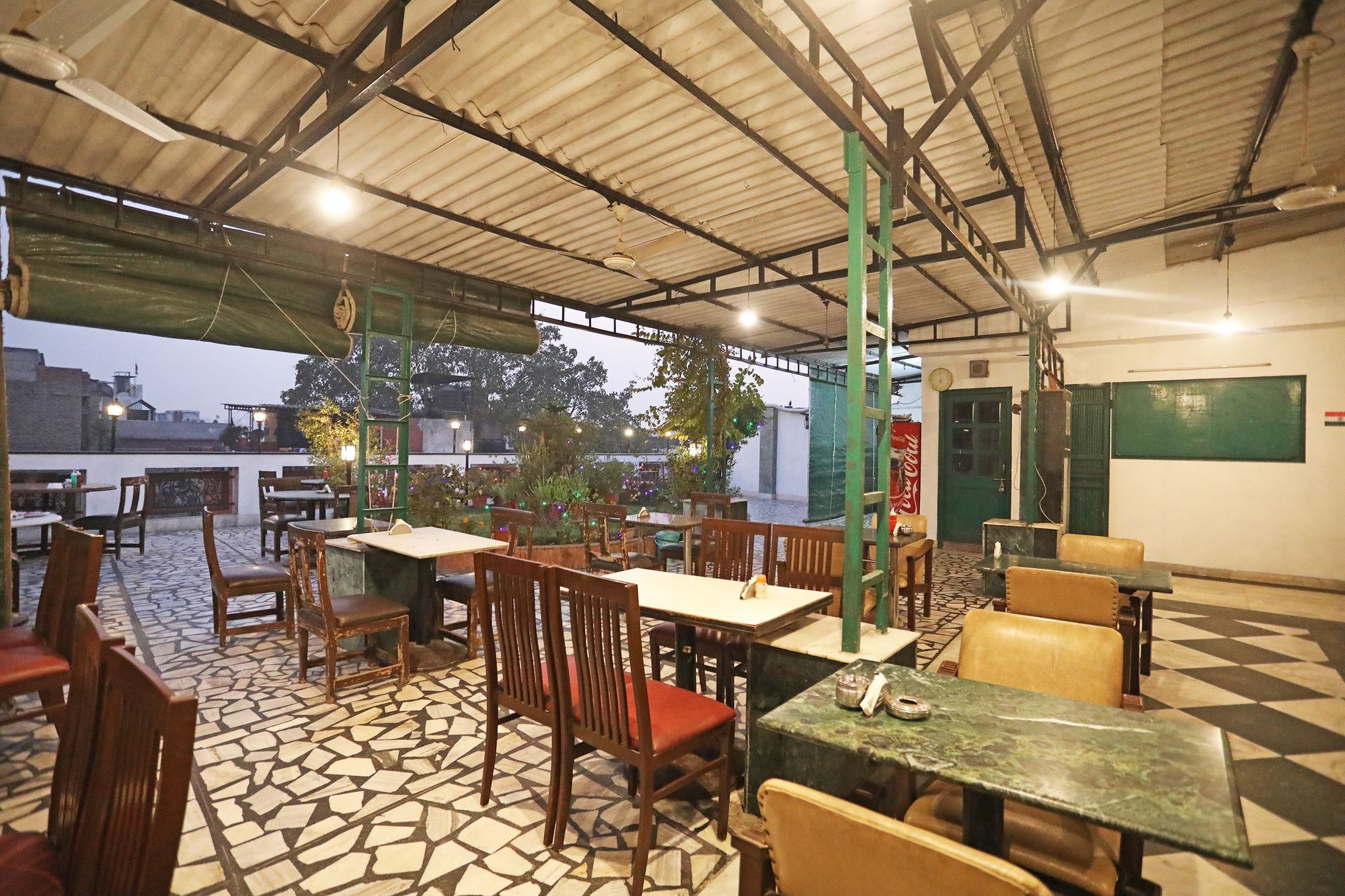 Capital O 10750 Hotel Vivek Nova Deli Exterior foto